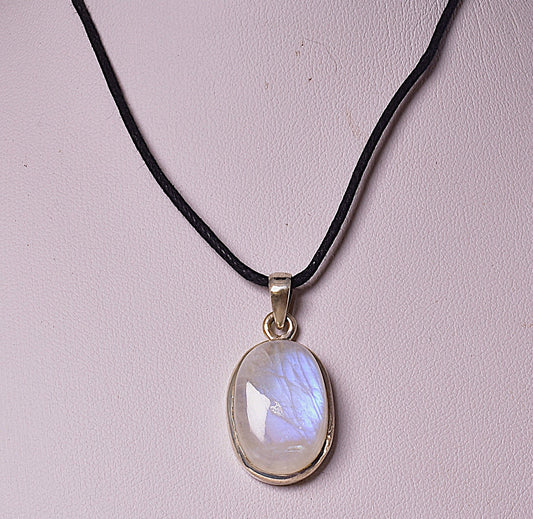 MOONSTONE CRYSTAL PENDANT J53