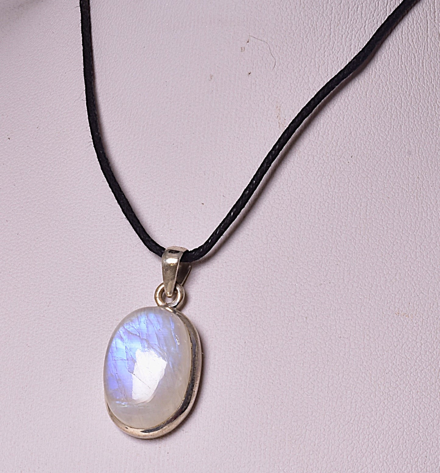 MOONSTONE CRYSTAL PENDANT J53