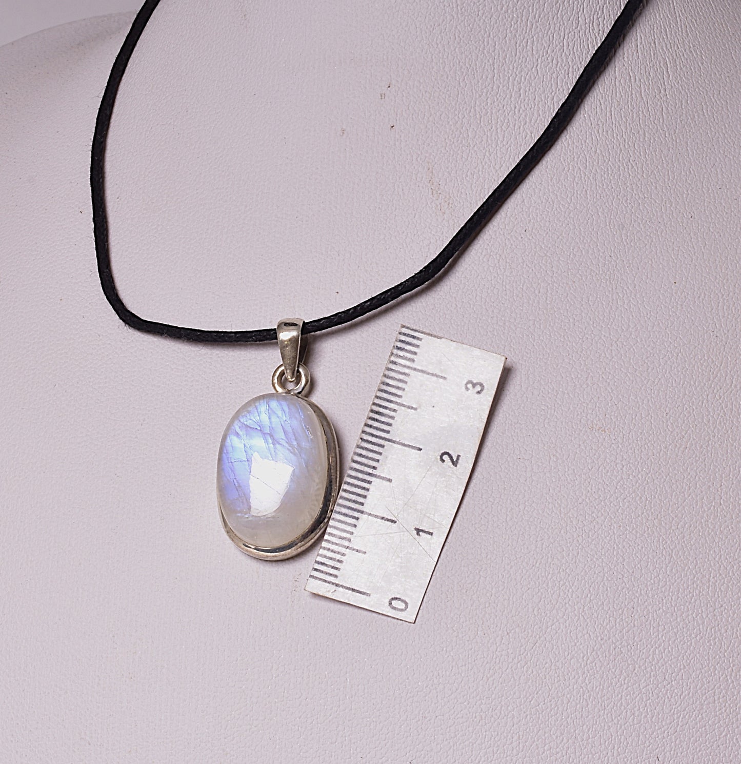 MOONSTONE CRYSTAL PENDANT J53