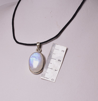 MOONSTONE CRYSTAL PENDANT J53