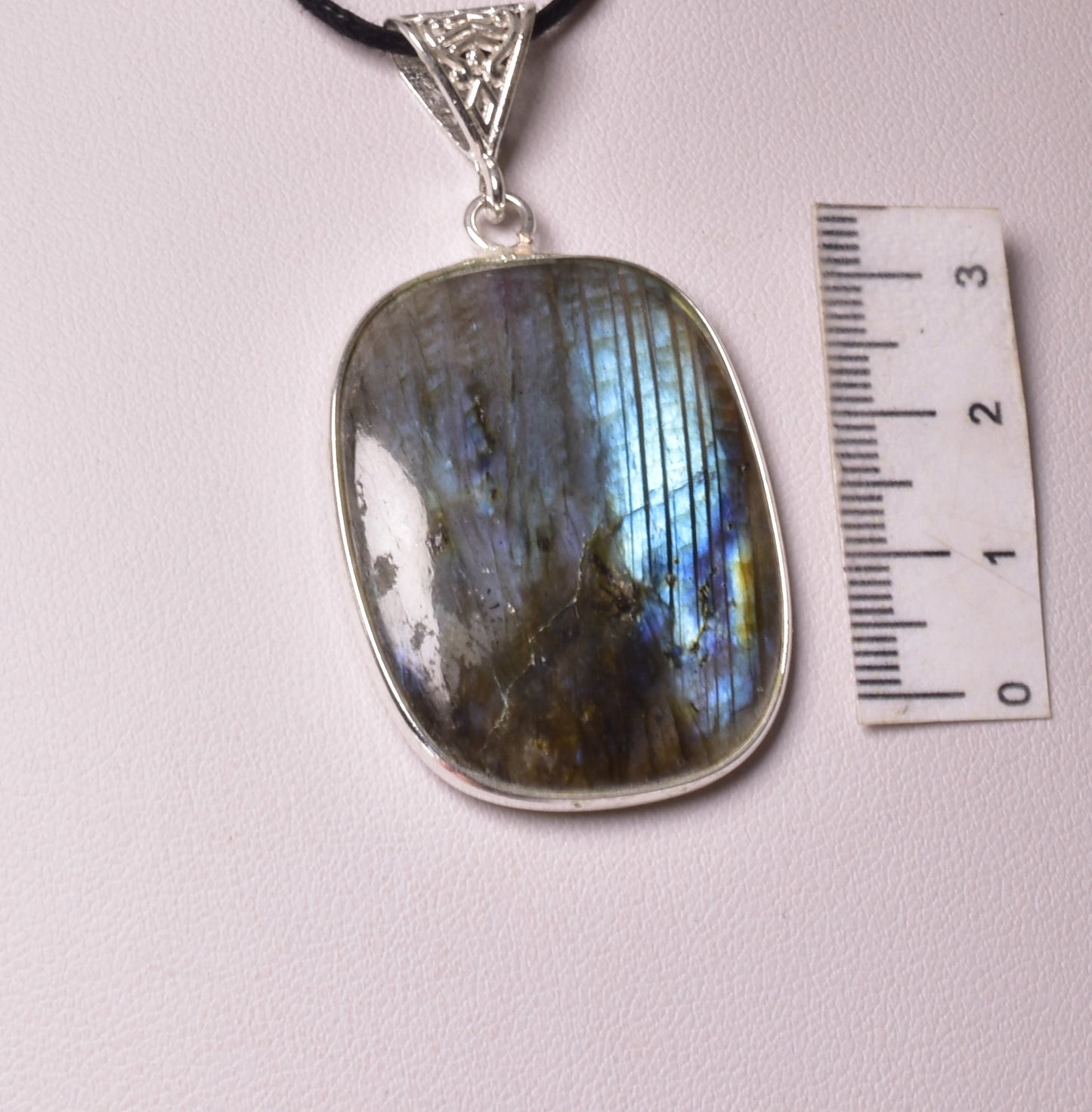LABRADORITE PENDANT set in STERLING SILVER J47