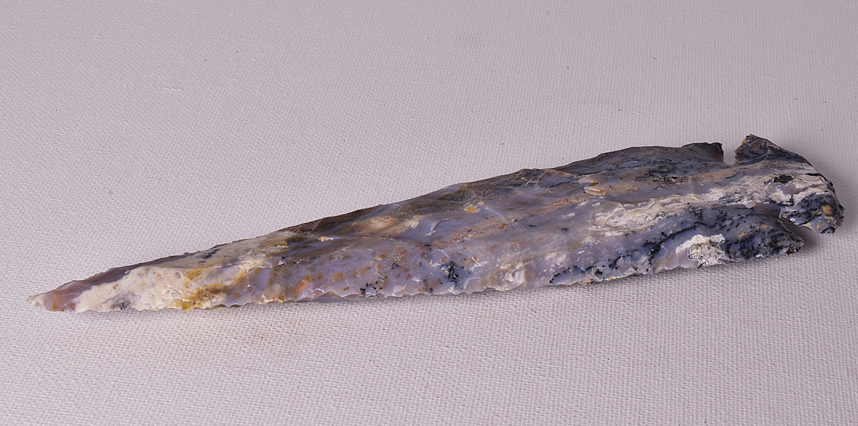 AGATE CARVED ARROW HEAD 19 CM P205