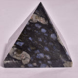 QUE SERA CRYSTAL PYRAMID P938