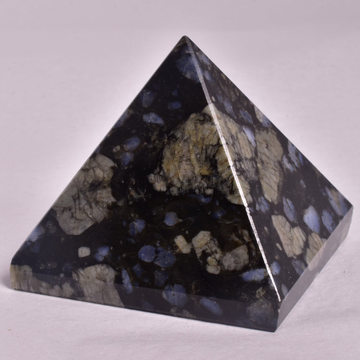 QUE SERA CRYSTAL PYRAMID P938
