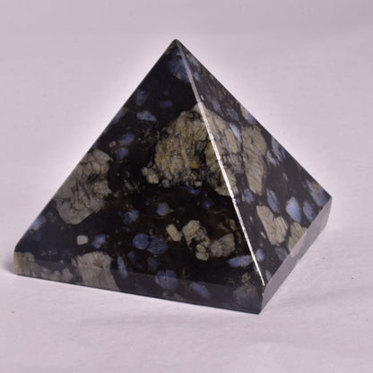 QUE SERA CRYSTAL PYRAMID P938