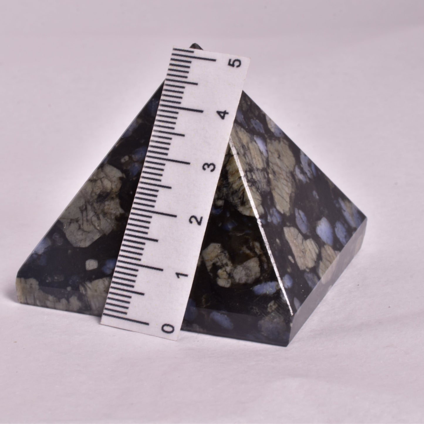 QUE SERA CRYSTAL PYRAMID P938