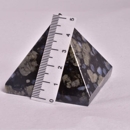 QUE SERA CRYSTAL PYRAMID P938