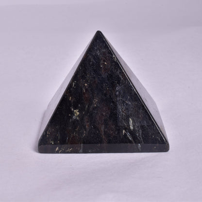 ARFVEDSONITE CRYSTAL PYRAMID P133