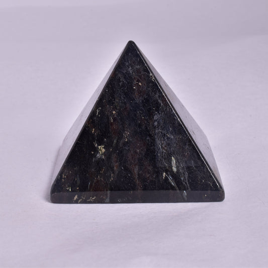 ARFVEDSONITE CRYSTAL PYRAMID P133
