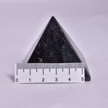 ARFVEDSONITE CRYSTAL PYRAMID P133