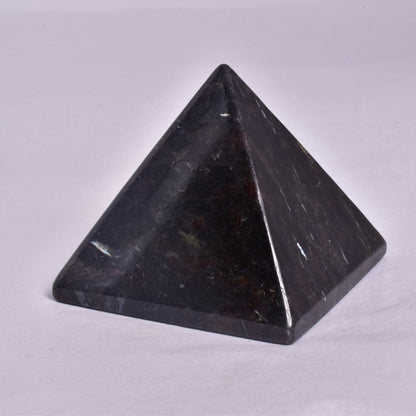 ARFVEDSONITE CRYSTAL PYRAMID P133