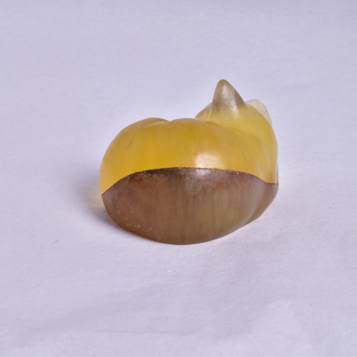FLUORITE SLEEPING CAT CARVING P323