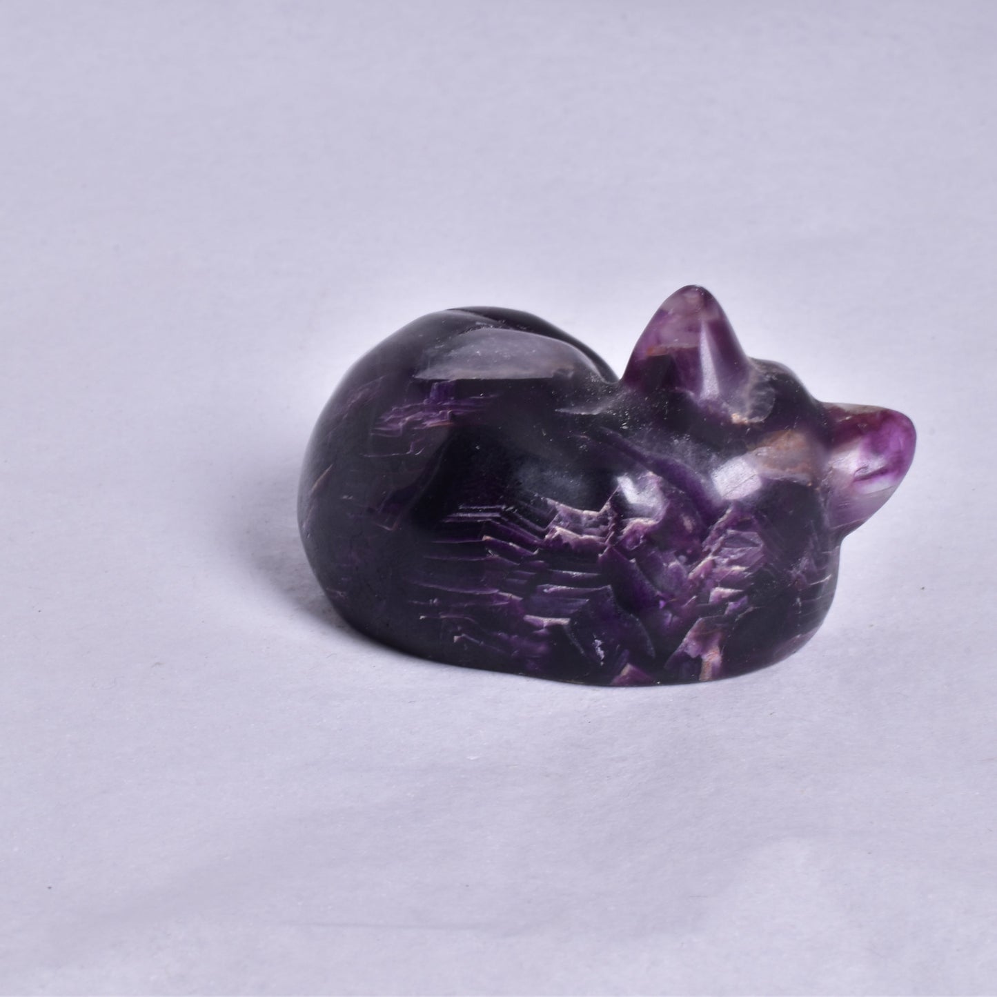 FLUORITE SLEEPING CAT CARVING P365