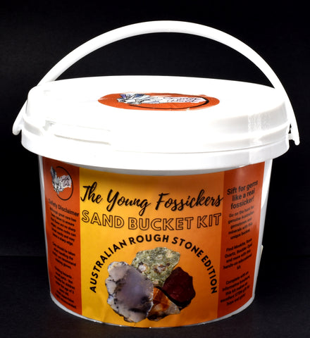 THE YOUNG FOSSIKERS SAND BUCKET KIT ROUGH STONE