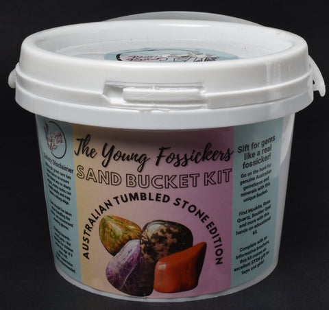 THE YOUNG FOSSIKERS SAND BUCKET KIT TUMBLED STONE