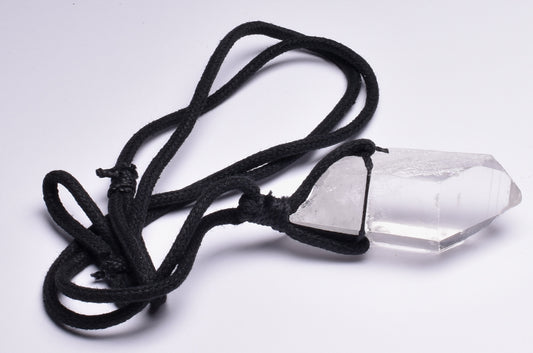 QUARTZ NATURAL POINT PENDANT ON LEATHER LOOK NECKLACE J268