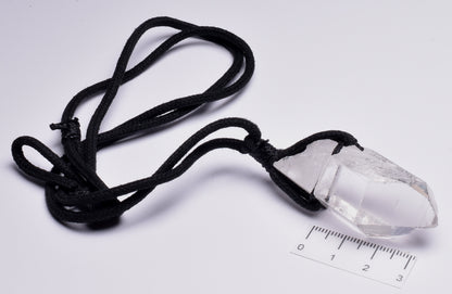 QUARTZ NATURAL POINT PENDANT ON LEATHER LOOK NECKLACE J268