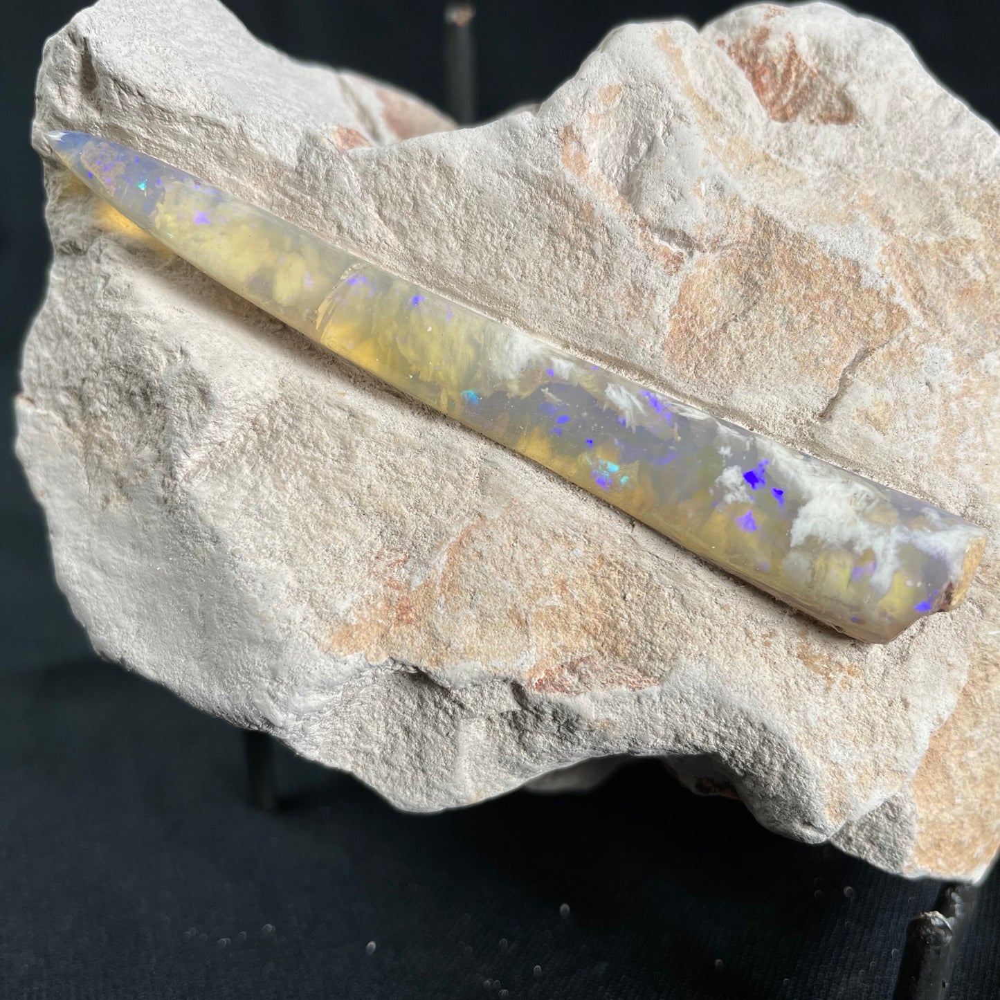 OPAL BELEMNITE FOSSIL IN MATRIX, Lower Cretaceous, Australia GOB011
