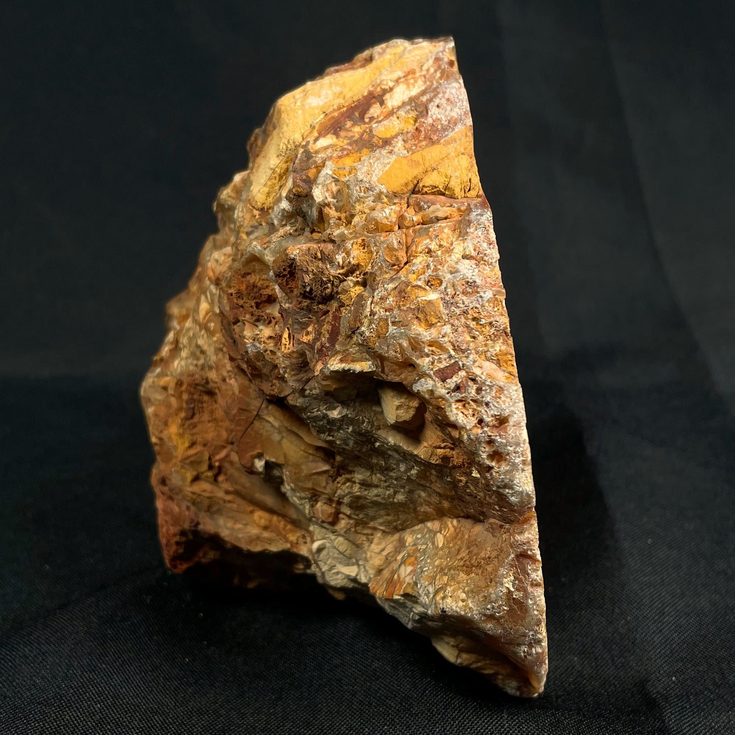 BRECCIATED MOOKAITE, Australia YSC002