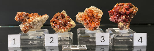 VANADINITE, Morocco IV032-35
