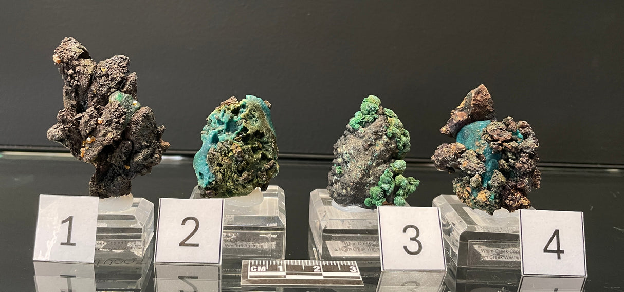 WULFENITE ON MALACHITE PSEUDOMORPH, Western Australia IWU005-8