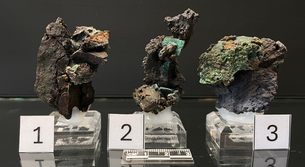 WULFENITE ON MALACHITE PSEUDOMORPH, Western Australia IWU012-14