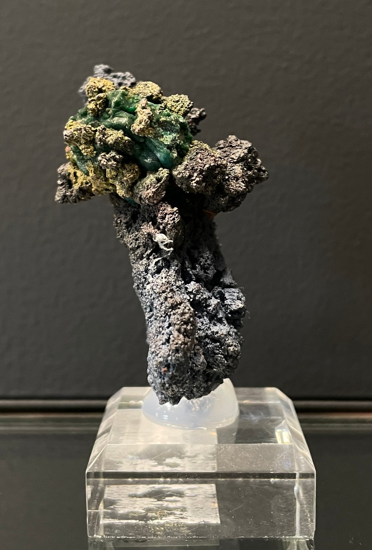 WULFENITE ON MALACHITE PSEUDOMORPH, Western Australia IWU015