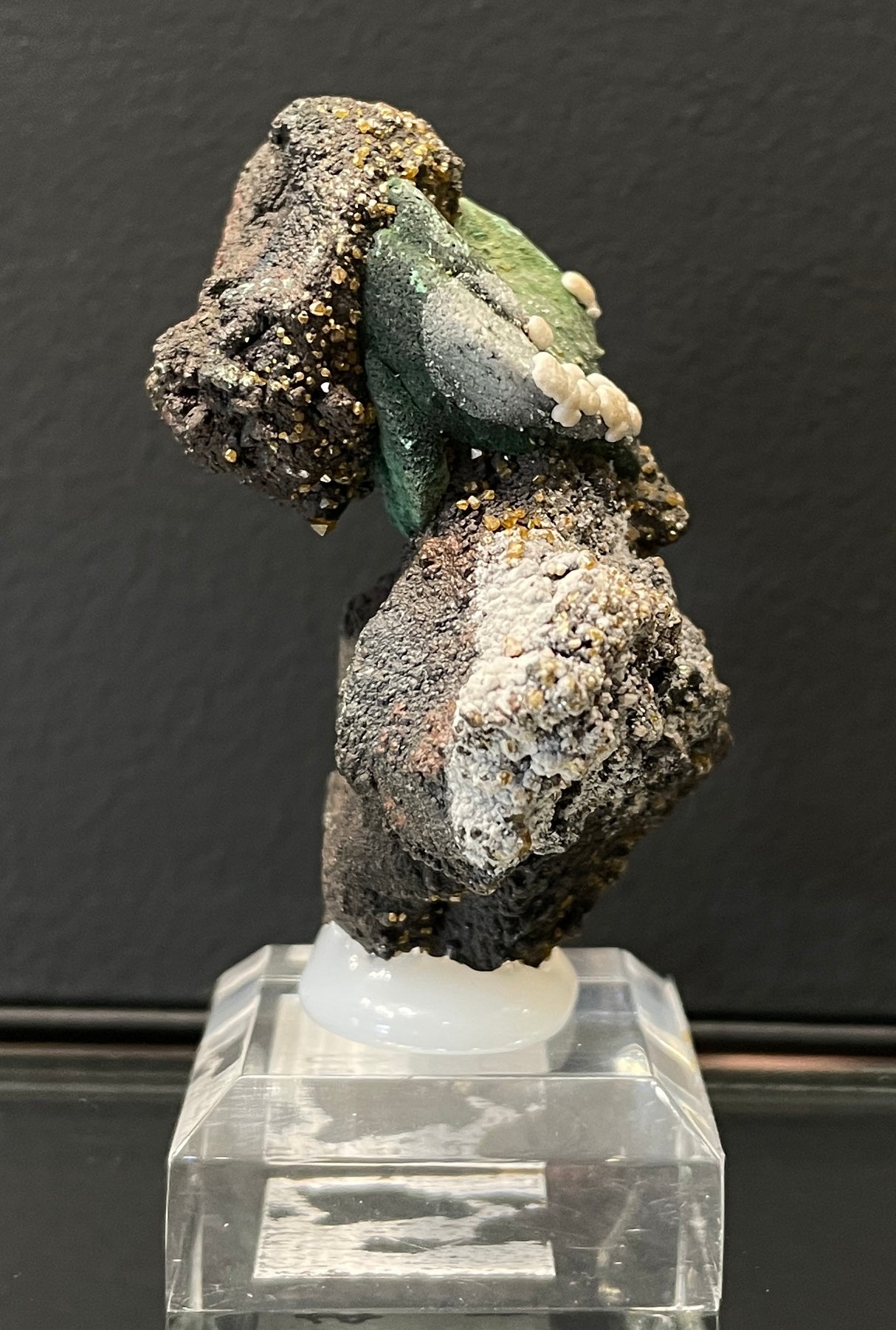 WULFENITE ON MALACHITE PSEUDOMORPH, Western Australia IWU016