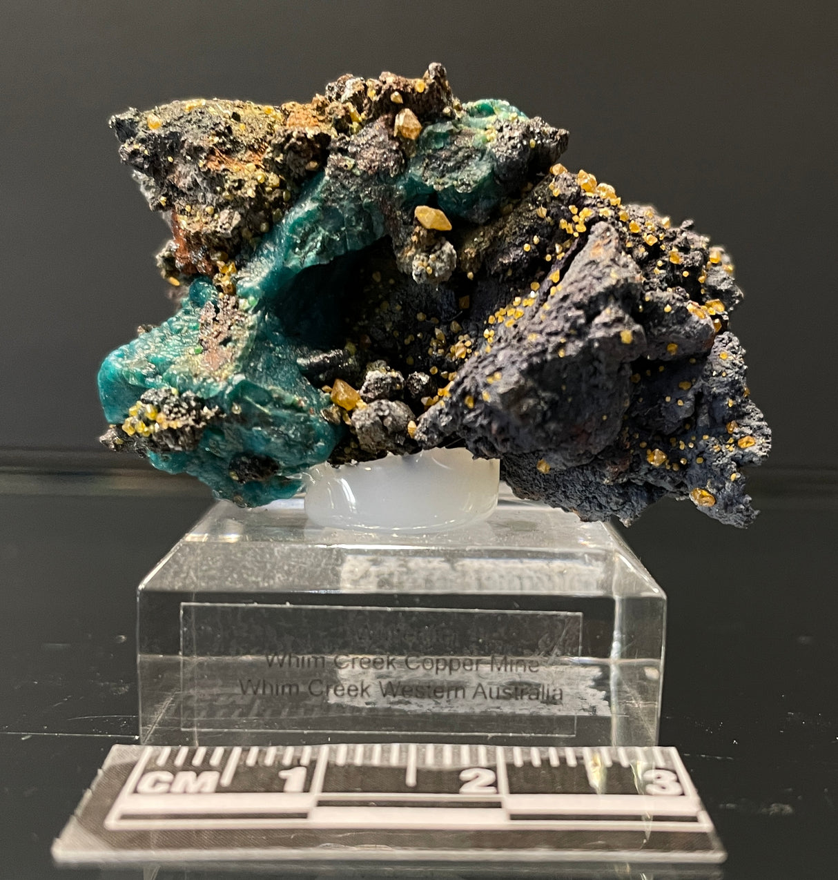 WULFENITE ON MALACHITE PSEUDOMORPH, Western Australia IWU017