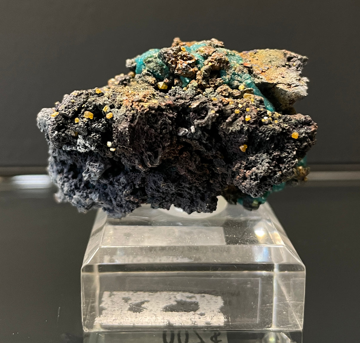 WULFENITE ON MALACHITE PSEUDOMORPH, Western Australia IWU017