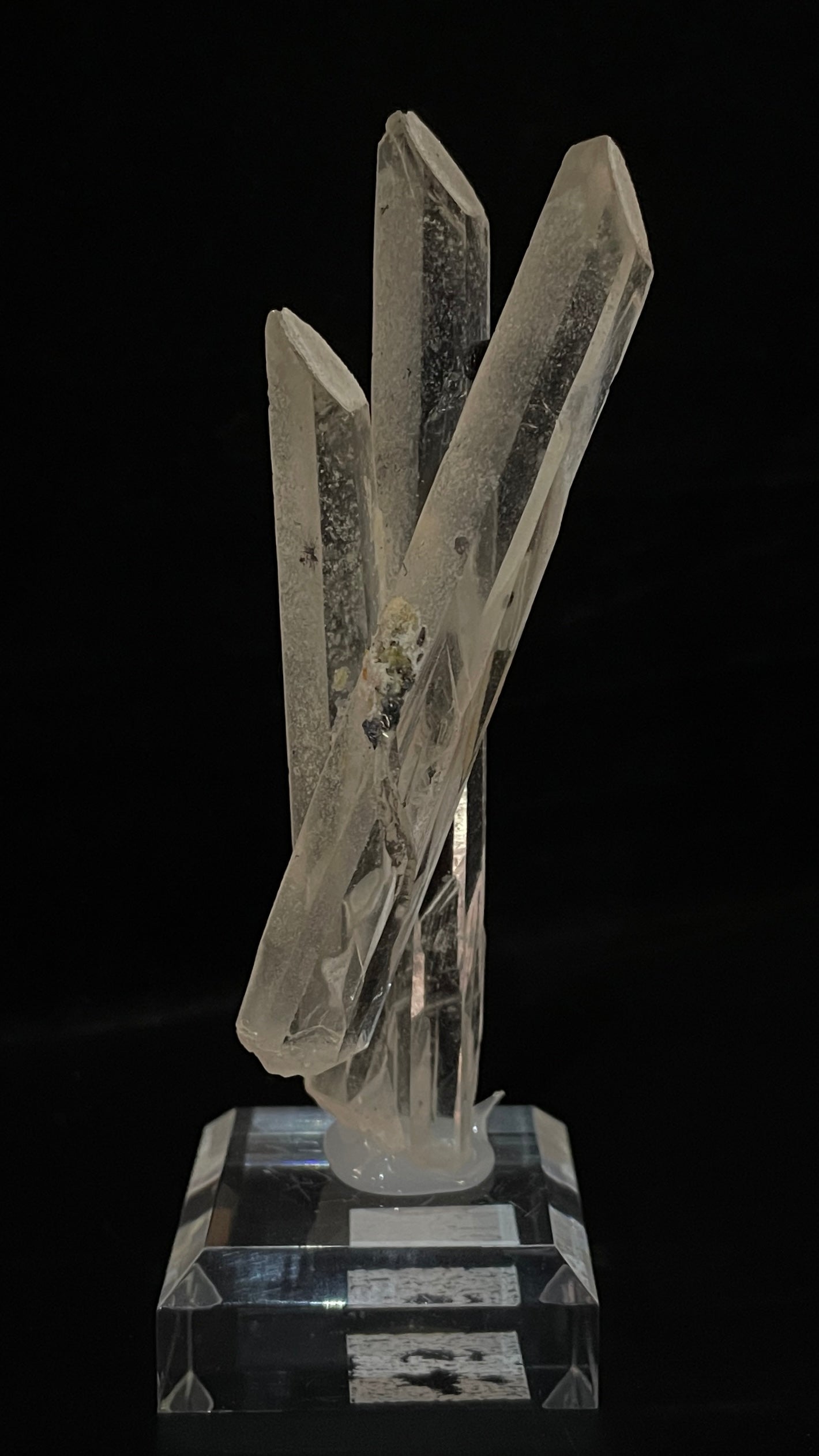 HEMATITE ON QUARTZ, China IHQ013