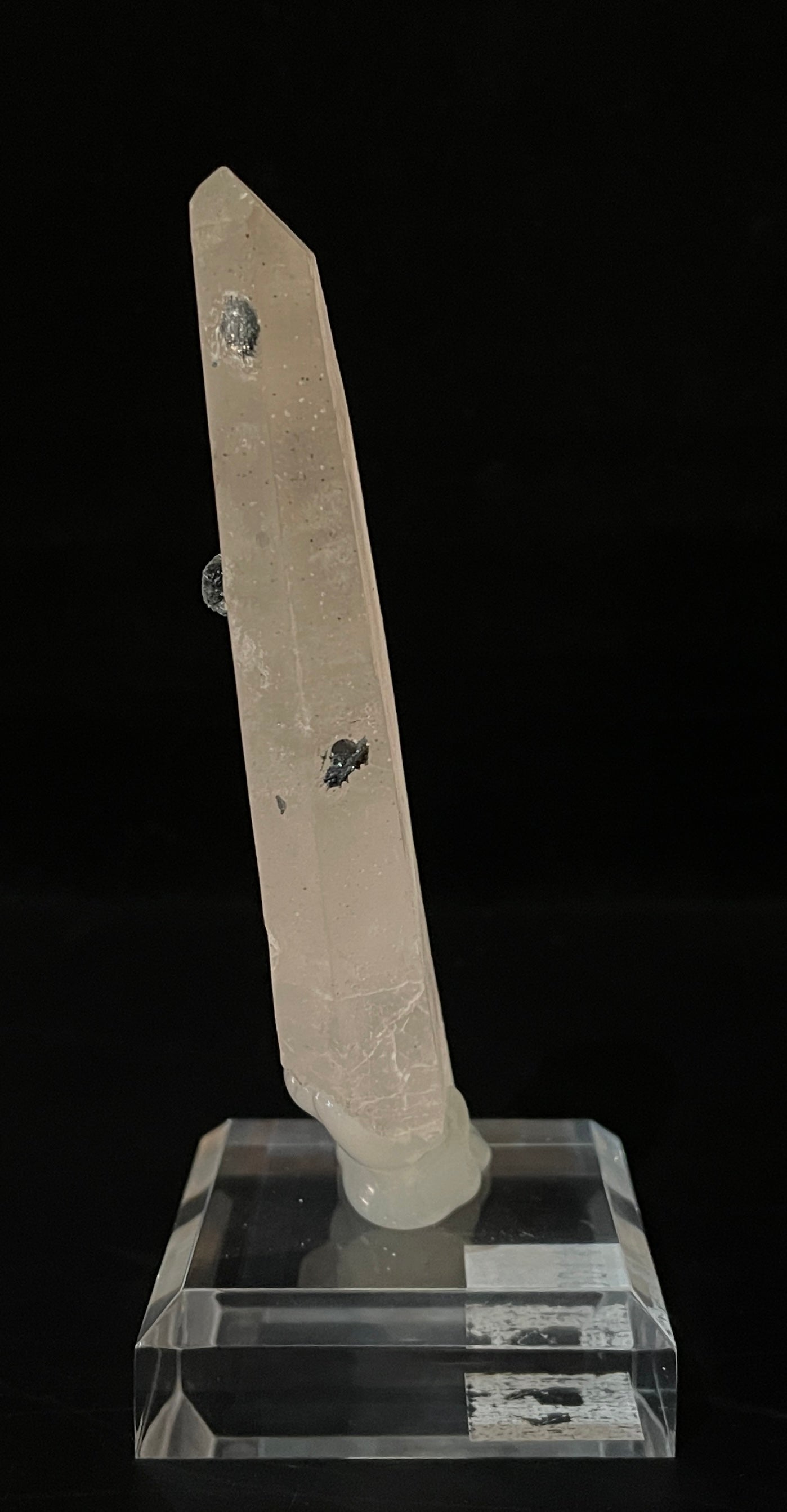 HEMATITE ON QUARTZ, China IHQ019