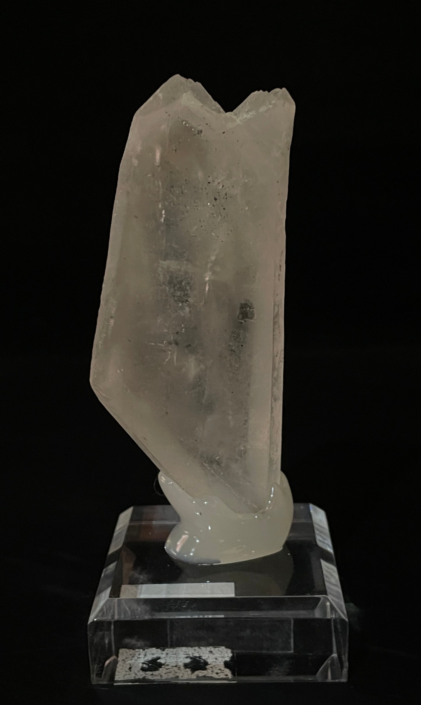 HEMATITE ON QUARTZ, China IHQ020