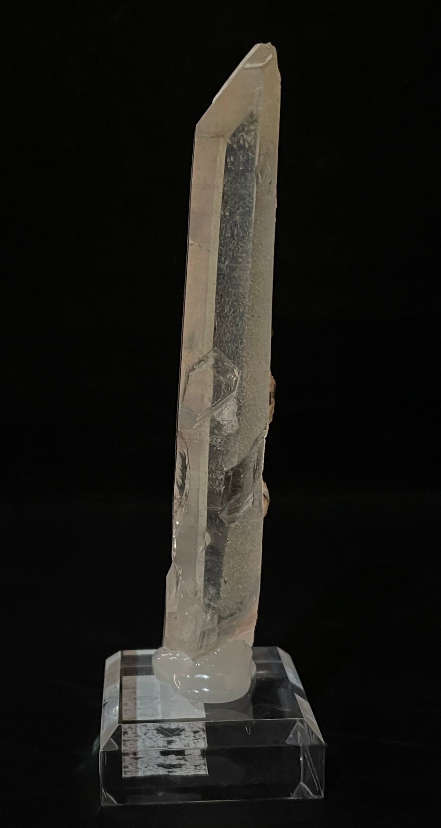 HEMATITE ON QUARTZ, China IHQ025