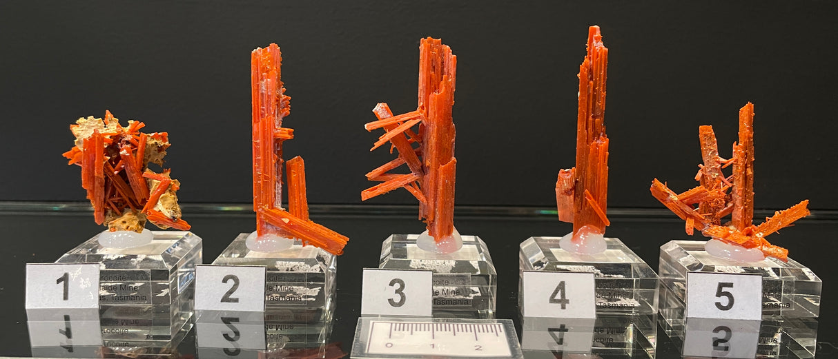 CROCOITE, Tasmania, Australia ICR067-71