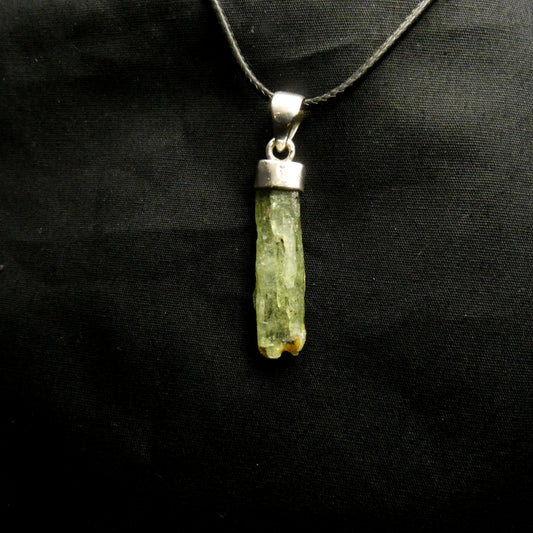 GREEN KYANITE PENDANT set in STERLING SILVER 3SSGKP1