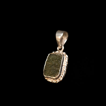 MOLDAVITE PENDANT set in STERLING SILVER 3SSMVP1