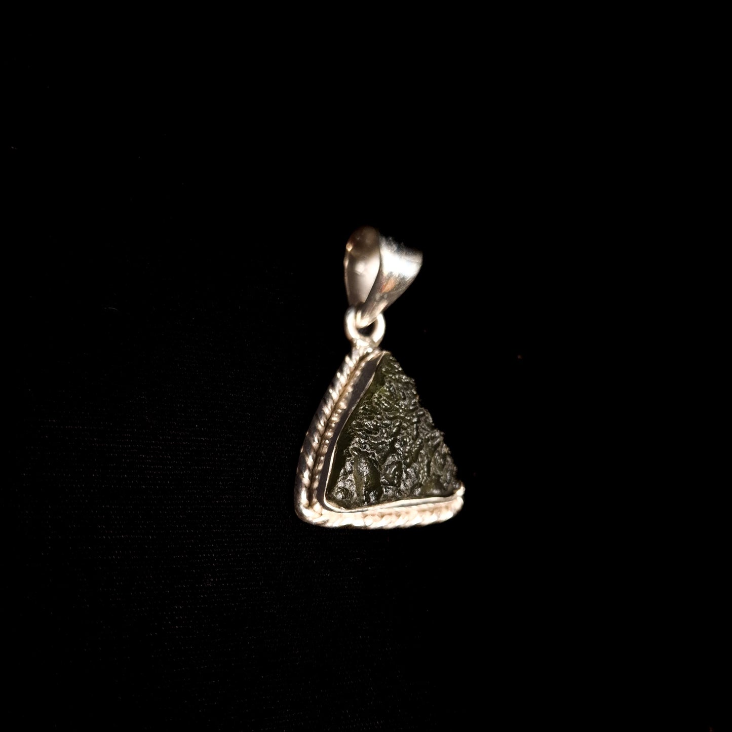 MOLDAVITE PENDANT set in STERLING SILVER 3SSMVP2