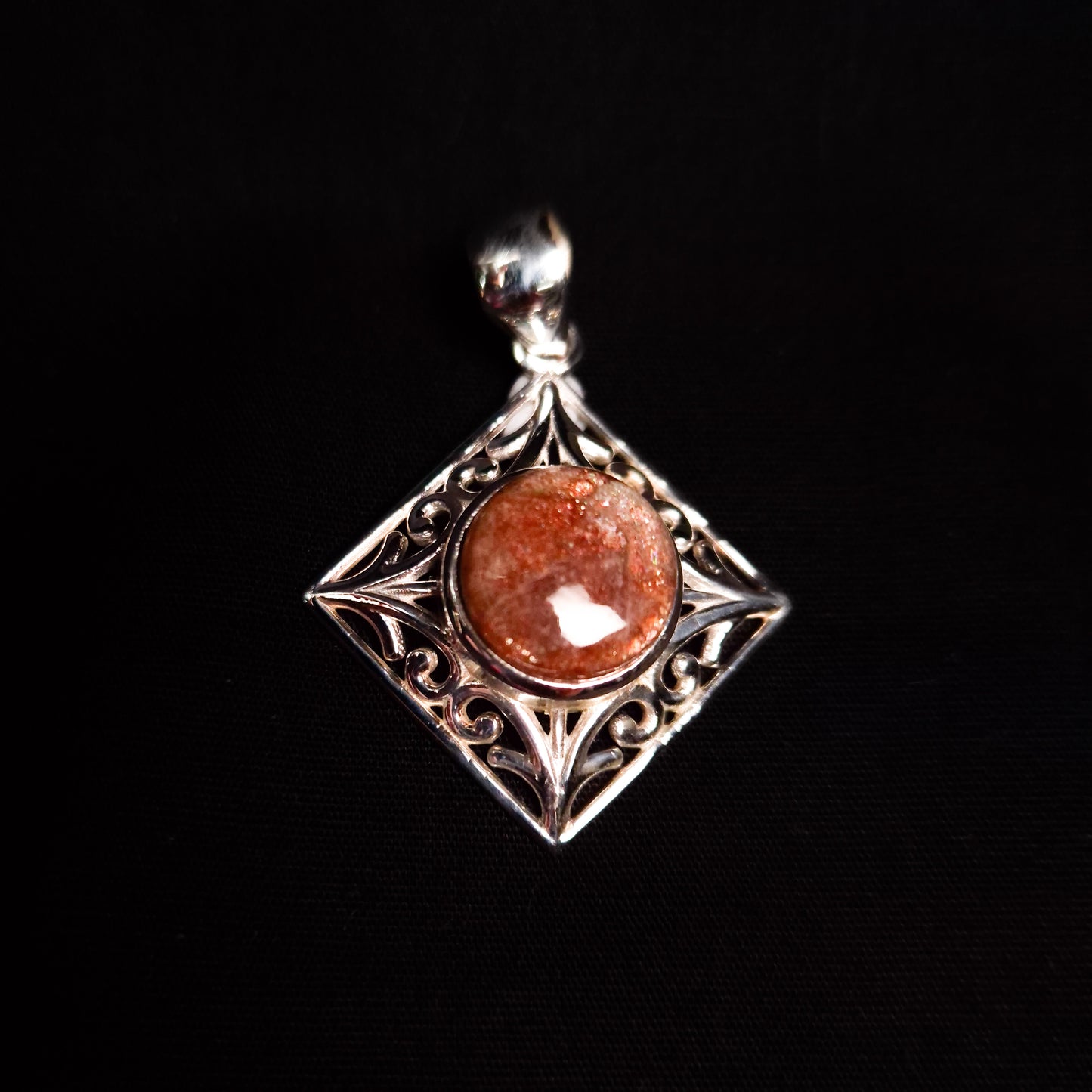 SUNSTONE PENDANT set in STERLING SILVER 3SSSUN