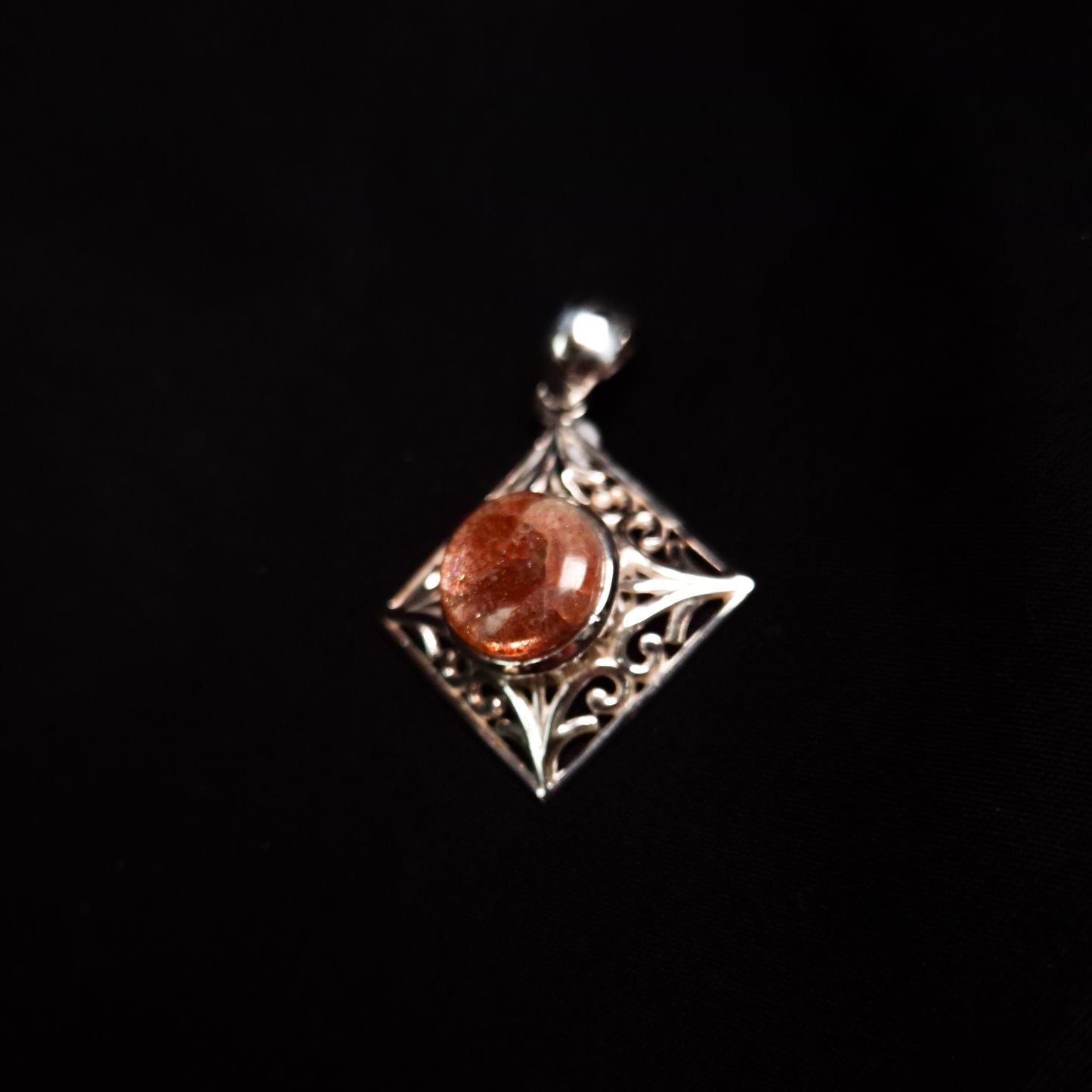 SUNSTONE PENDANT set in STERLING SILVER 3SSSUN