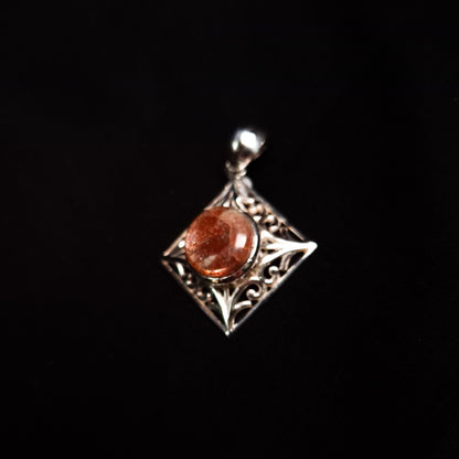 SUNSTONE PENDANT set in STERLING SILVER 3SSSUN