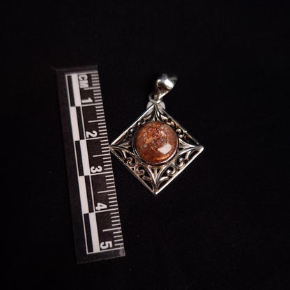 SUNSTONE PENDANT set in STERLING SILVER 3SSSUN