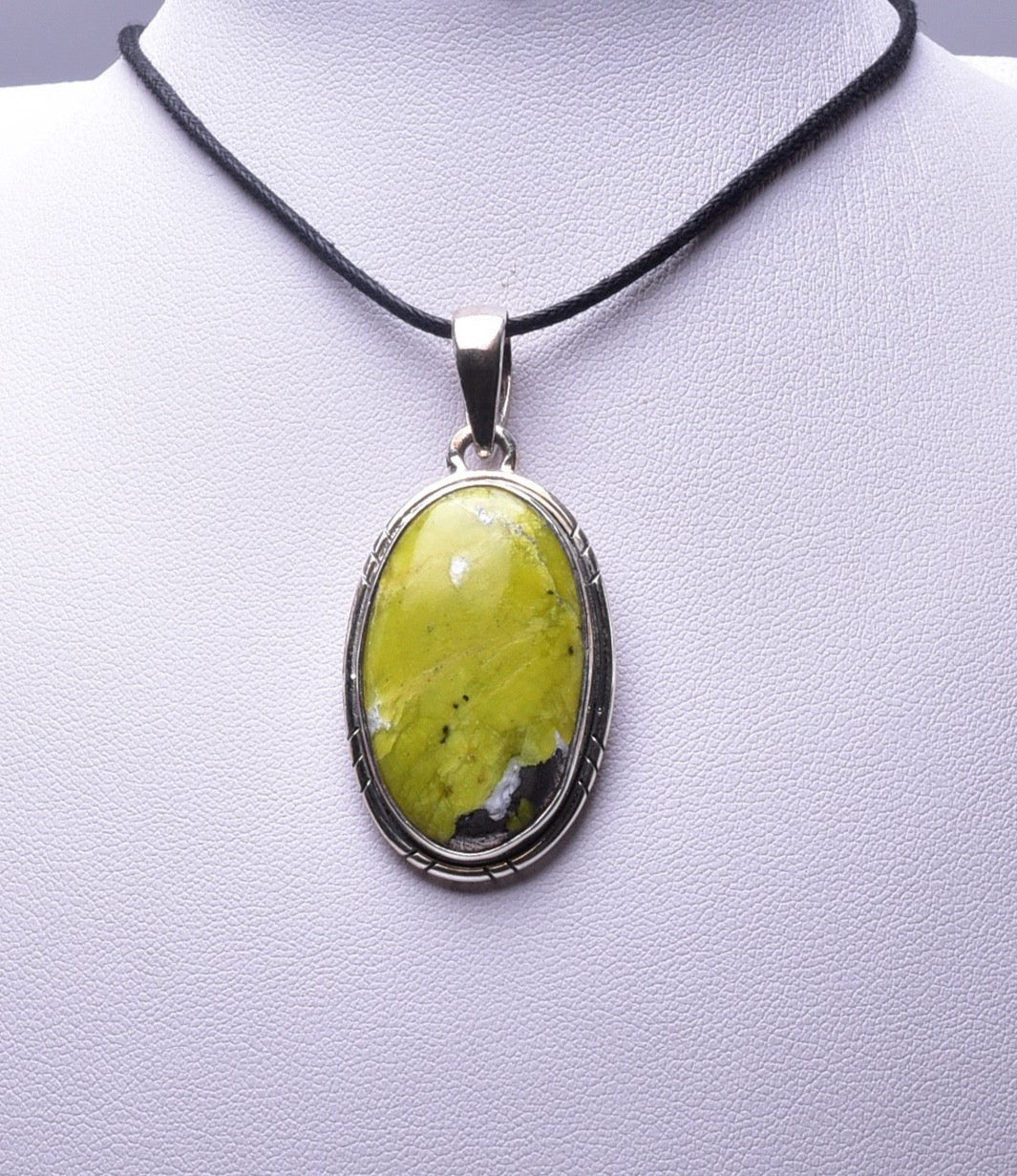 LIZARDITE PENDANT set in Sterling Silver J39