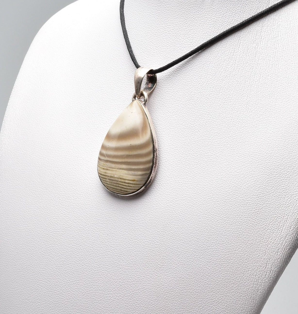 FLINT PENDANT set in STERLING SILVER J109