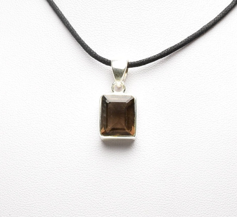 SMOKY QUARTZ CRYSTAL PENDANT J54