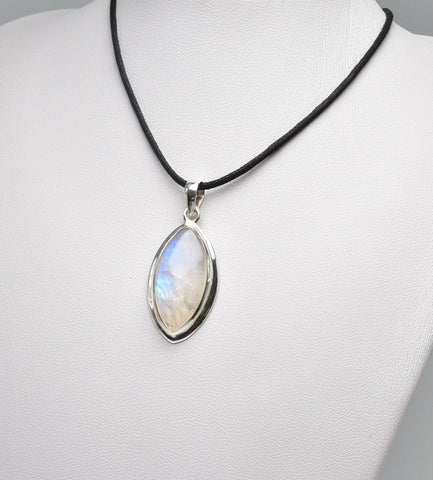 MOONSTONE CRYSTAL PENDANT J48