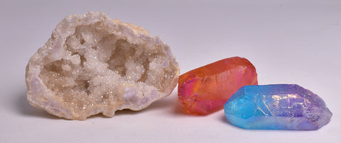 AURA QUARTZ CRYSTAL GEODE, 2 x AURA QUARTZ POINTS P527