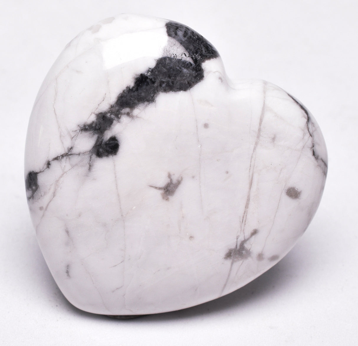 HOWLITE HEART CARVING P392