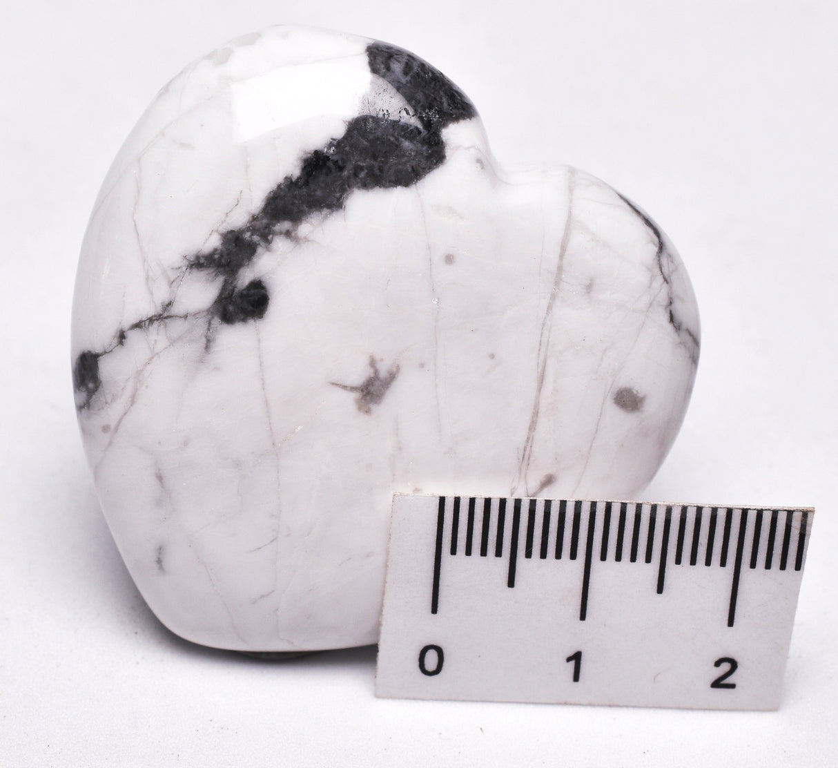 HOWLITE HEART CARVING P392