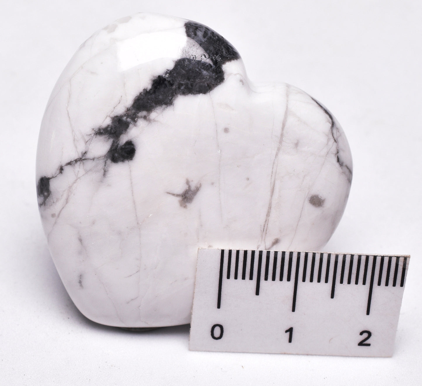 HOWLITE HEART P1126